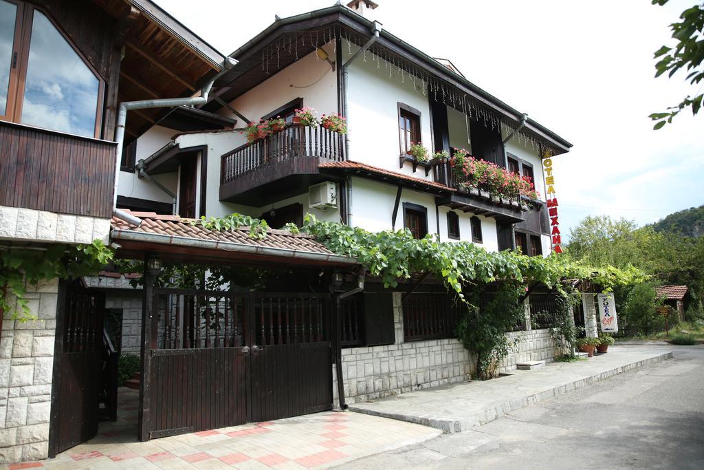 Oazis Family Hotel Lovech Exterior photo
